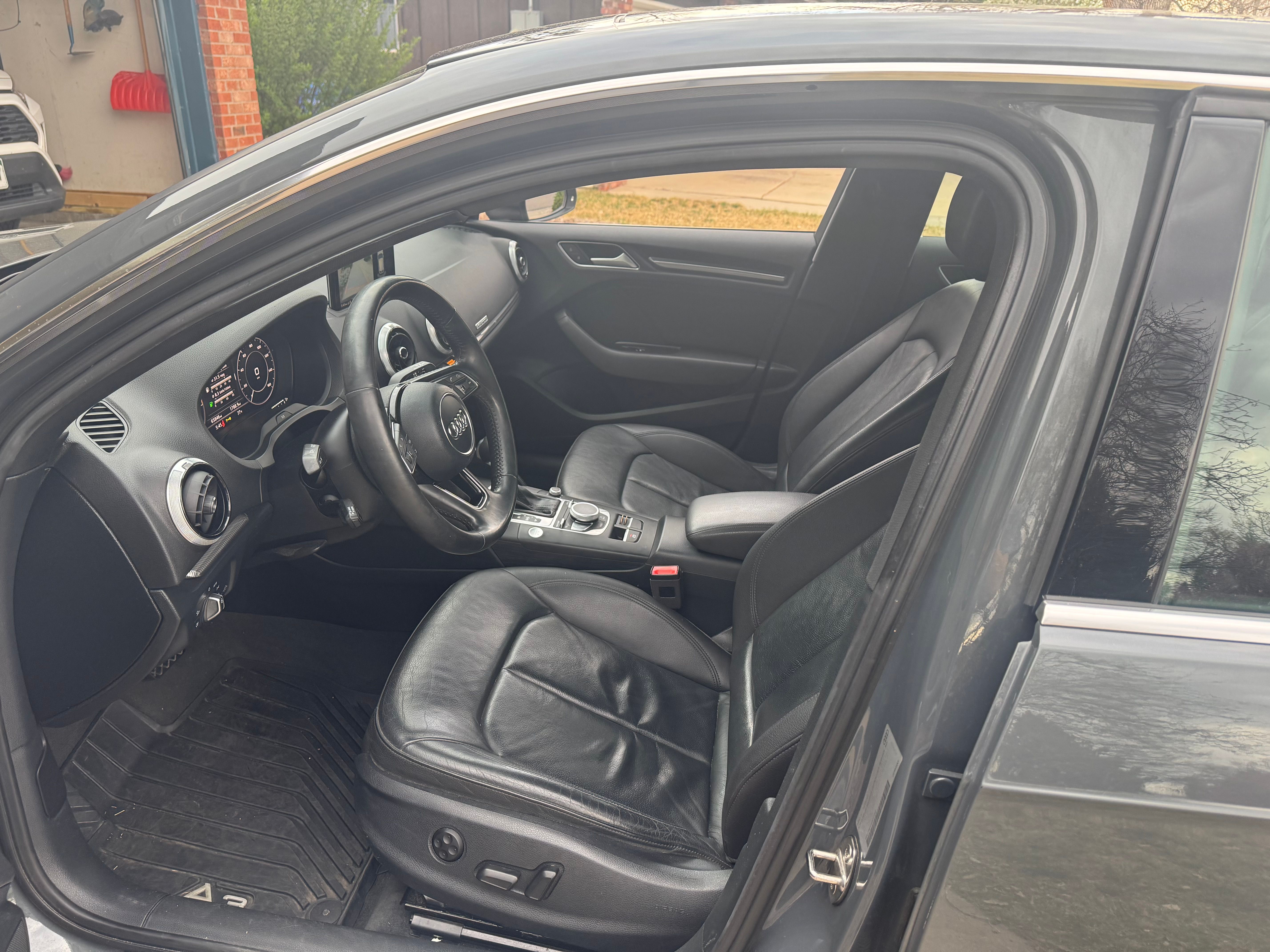 Used 2017 Audi A3 e-tron Premium Plus w/ Technology Package FWD image 8
