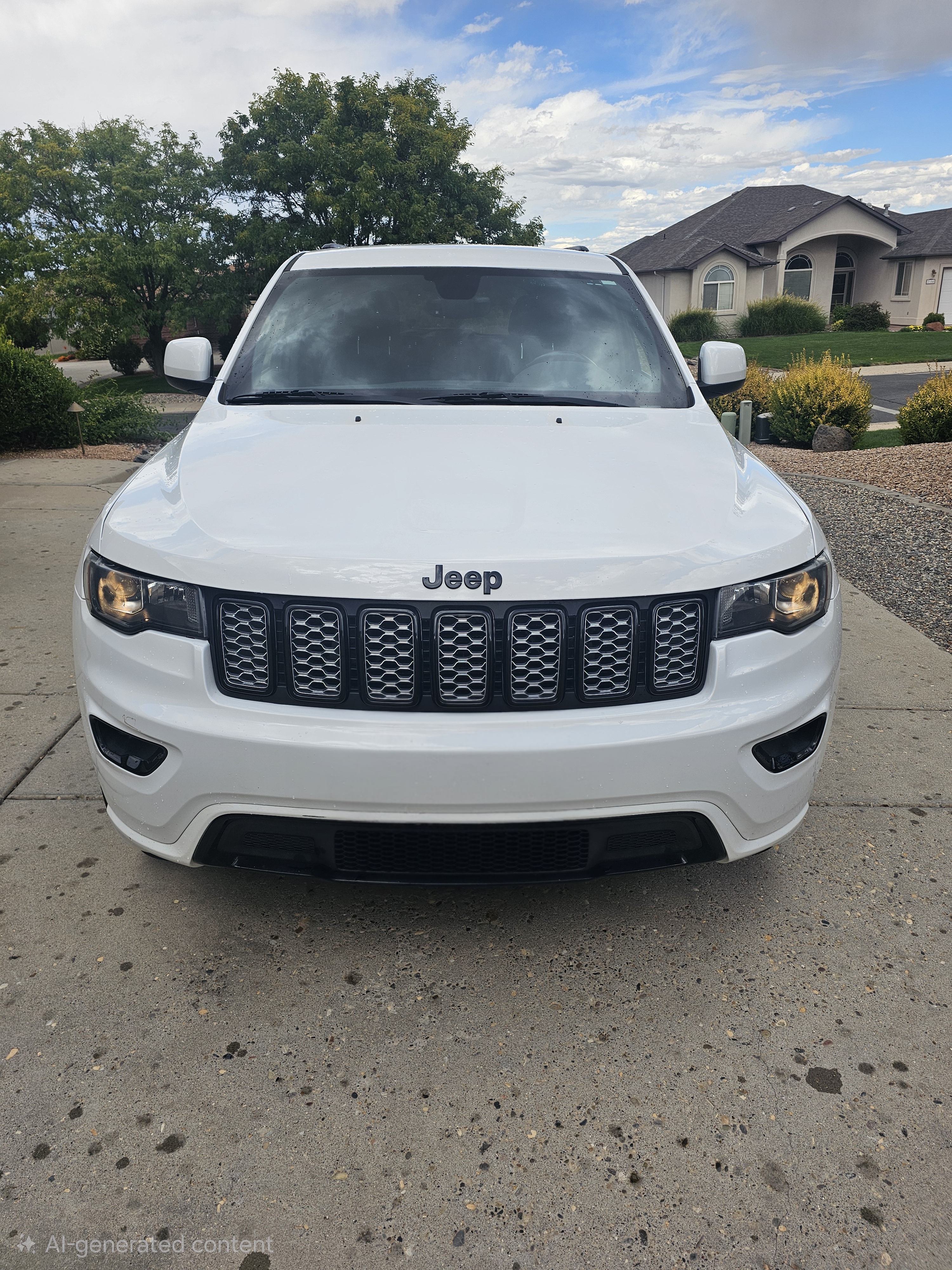 Used 2018 Jeep Grand Cherokee Altitude AWD/4WD image 2