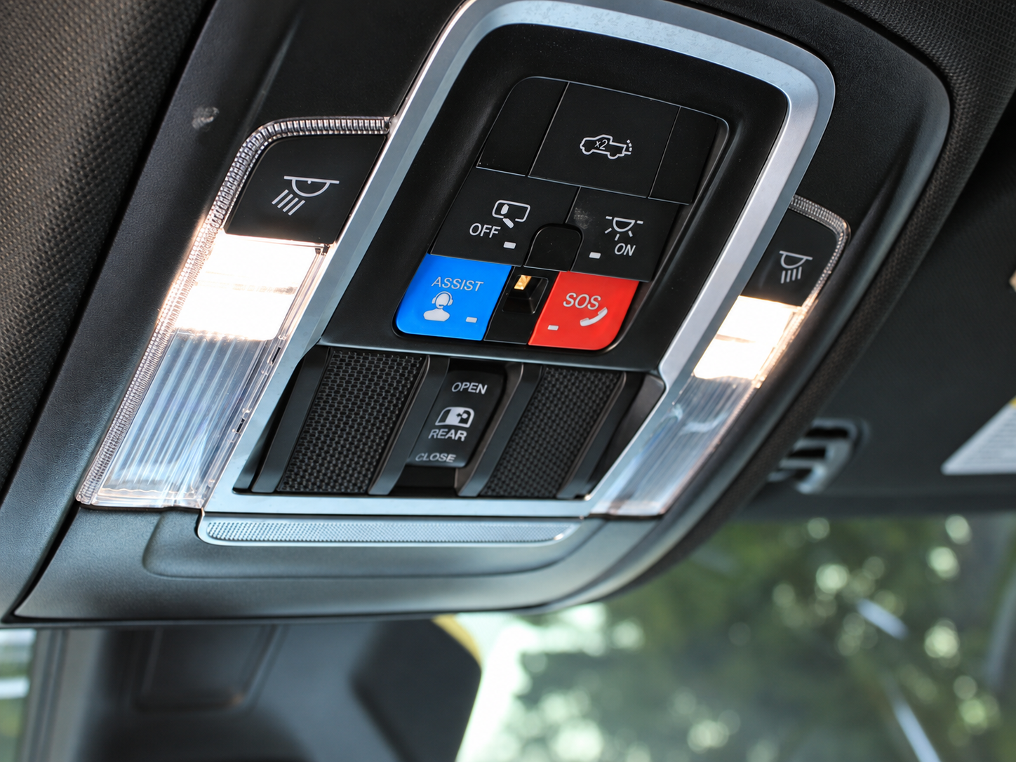 Used 2025 RAM 1500 Laramie AWD/4WD image 29