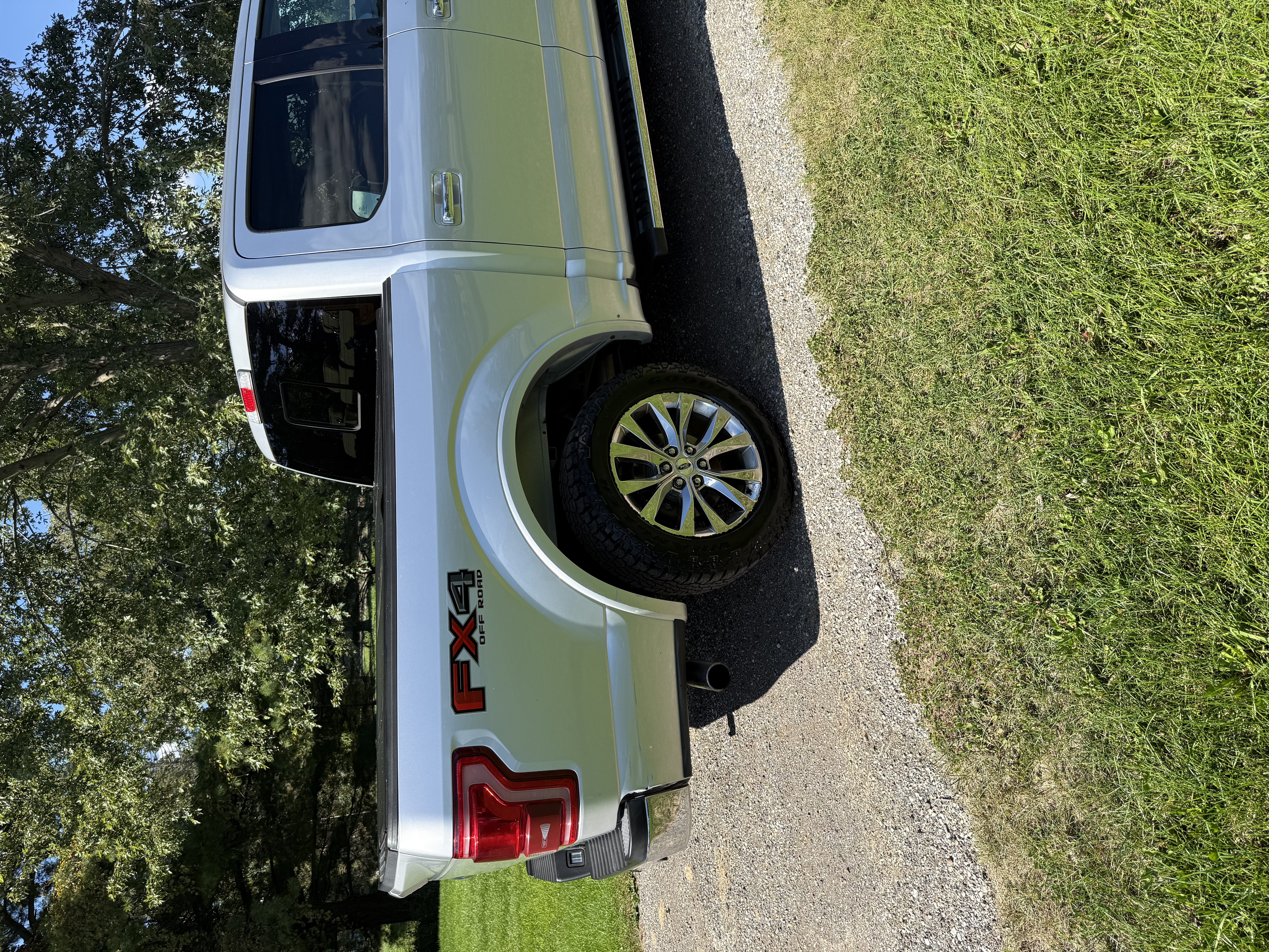 Used 2017 Ford F150 Lariat w/ Equipment Group 502A Luxury AWD/4WD image 4