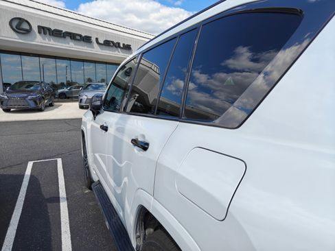 Used 2025 Lexus LX 700h Luxury w/ Appearance Package AWD/4WD image 25