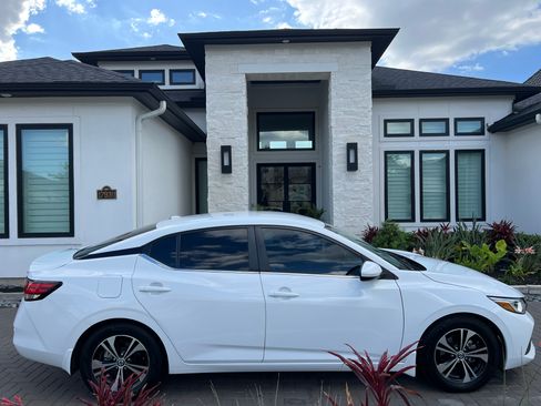 Used 2021 Nissan Sentra SV image 4