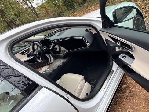 Used 2024 Mercedes-Benz E 350 E 350 4MATIC Sedan 4D image 8