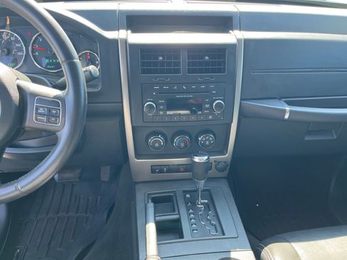 Used 2012 Jeep Liberty Sport image 17