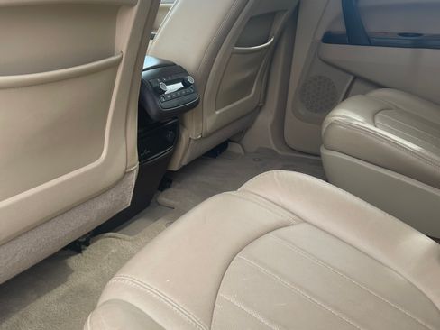 Used 2011 Buick Enclave CXL image 9