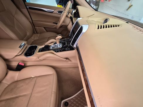 Used 2012 Porsche Cayenne S image 18