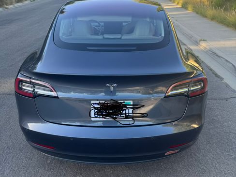 Used 2018 Tesla Model 3 Mid Range RWD image 9