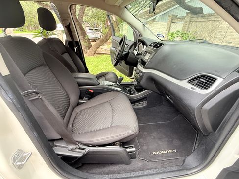 Used 2014 Dodge Journey American Value Package w/ Flexible Seating Group FWD image 14