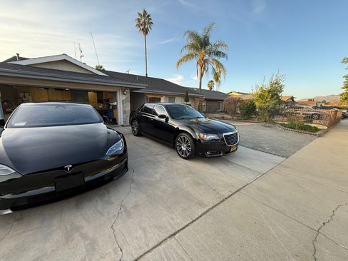 Used 2025 Tesla Model S Plaid image 2