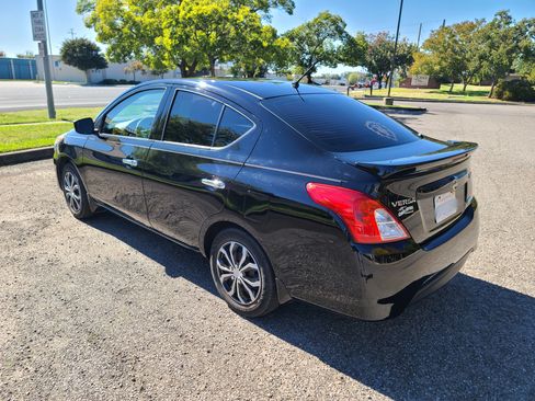 Used 2015 Nissan Versa SV image 8