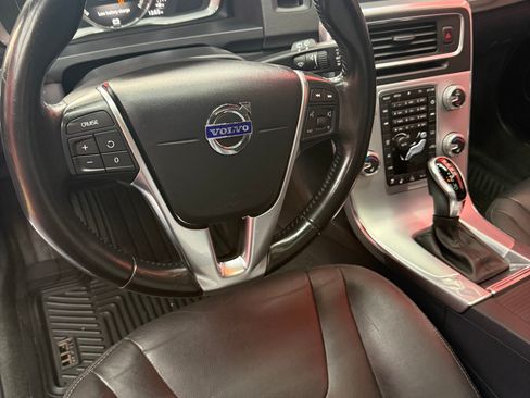 Used 2018 Volvo V60 T5 Cross Country w/ Convenience Package image 8