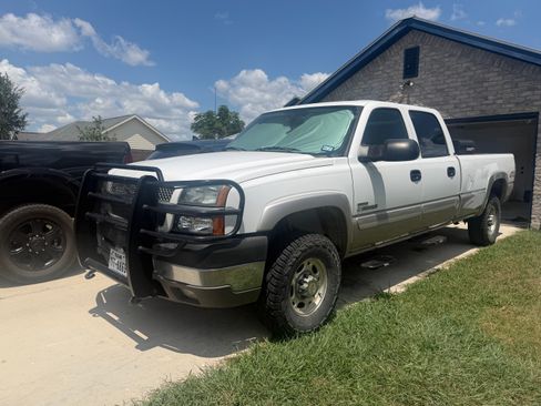 Used 2004 Chevrolet Silverado 2500 LS w/ Skid Plate Package AWD/4WD image 1