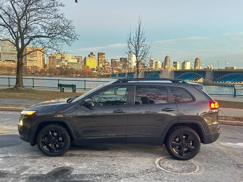 Used 2016 Jeep Cherokee Latitude w/ Comfort/Convenience Group image 6