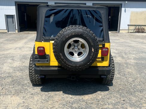 Used 2004 Jeep Wrangler 4WD w/ 30" Tire & Wheel Group image 8