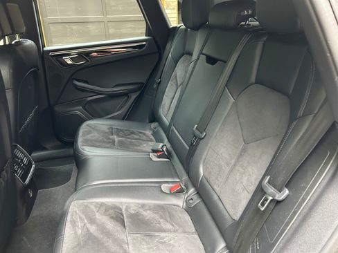 Used 2018 Porsche Macan Sport Edition AWD/4WD image 11