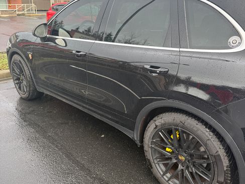 Used 2012 Porsche Cayenne S image 2