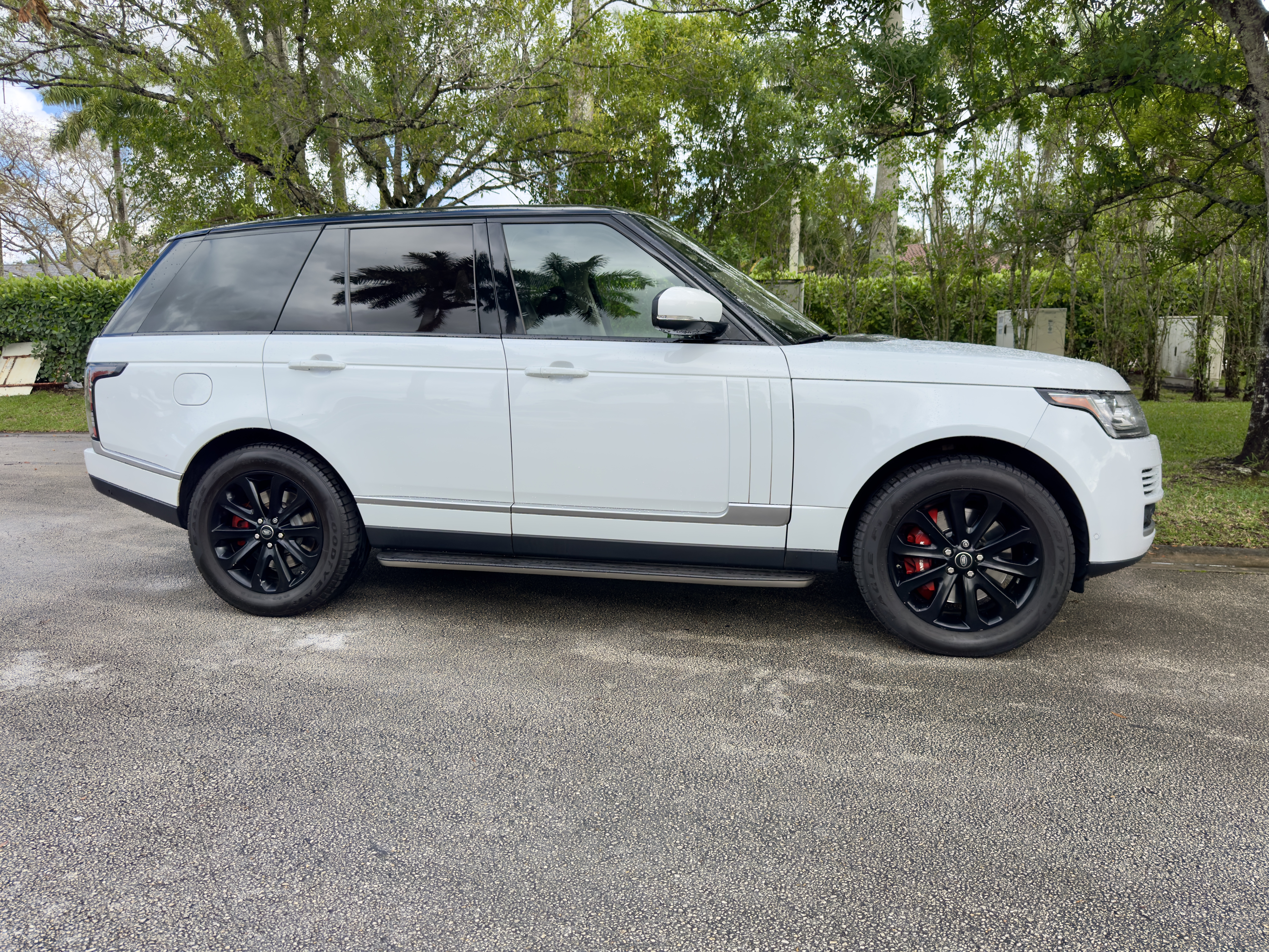 Used 2017 Land Rover Range Rover HSE AWD/4WD image 4
