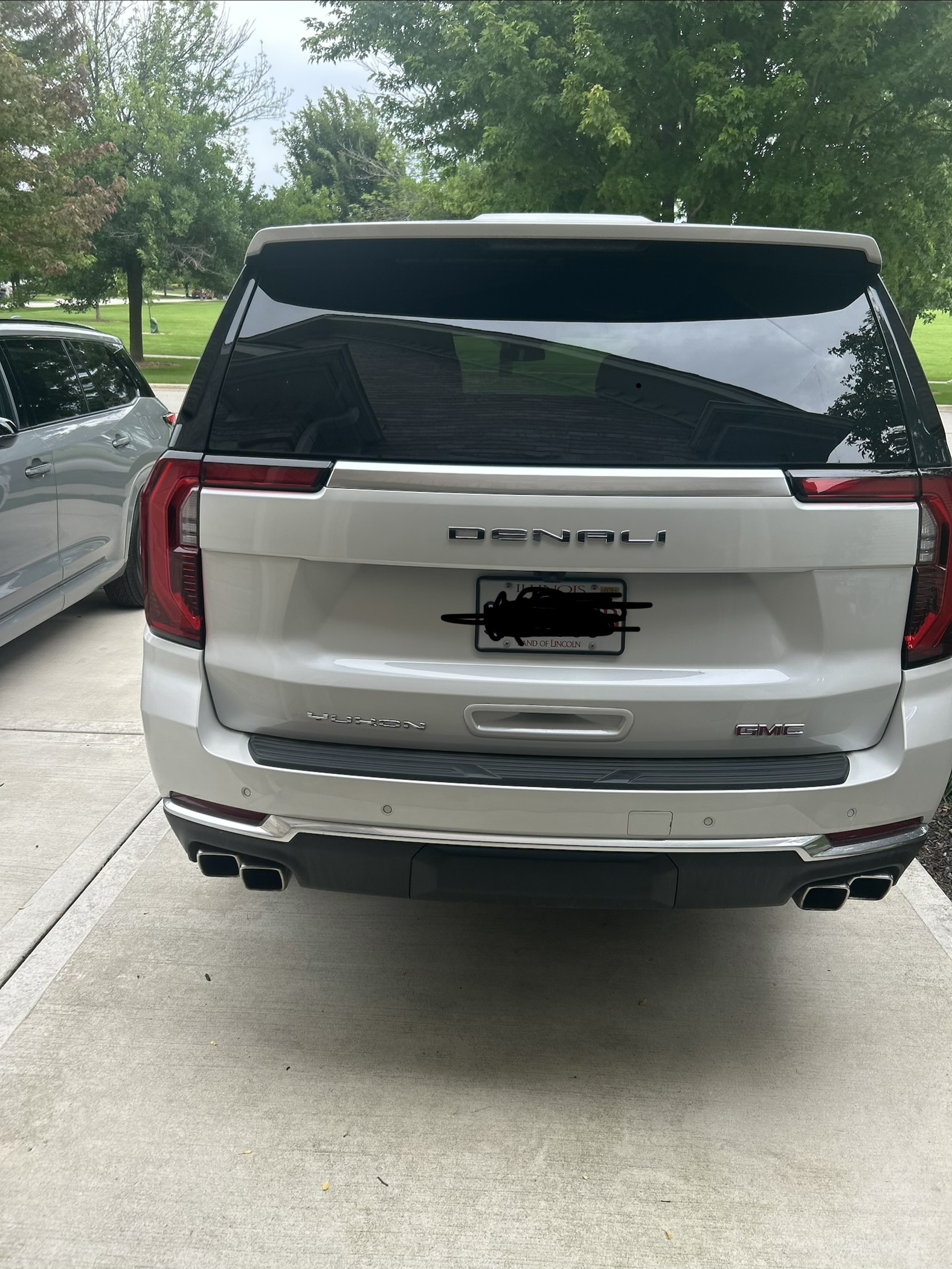 Used 2025 GMC Yukon XL Denali w/ Sun & Power Step Package AWD/4WD image 5