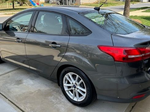 Used 2016 Ford Focus SE w/ Reverse Sensing Package image 9