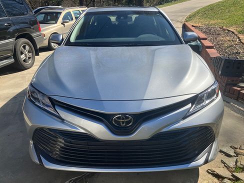 Used 2018 Toyota Camry LE w/ Moonroof Package image 4