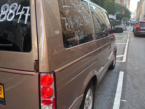 Used 2004 Chevrolet Astro Passenger AWD w/ LS Preferred Equipment Group image 4