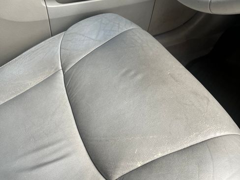 Used 2005 Toyota Avalon XLS image 6