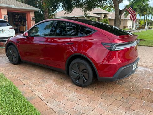 Used 2026 Tesla Model Y Long Range AWD/4WD image 4