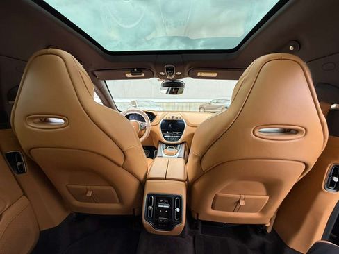 Used 2021 Aston Martin DBX image 10