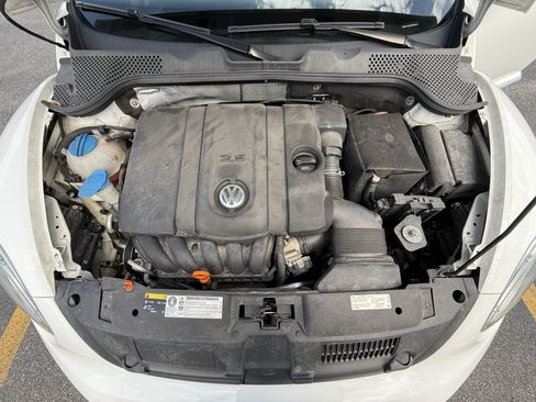 Used 2013 Volkswagen Beetle 2.5 FWD image 16