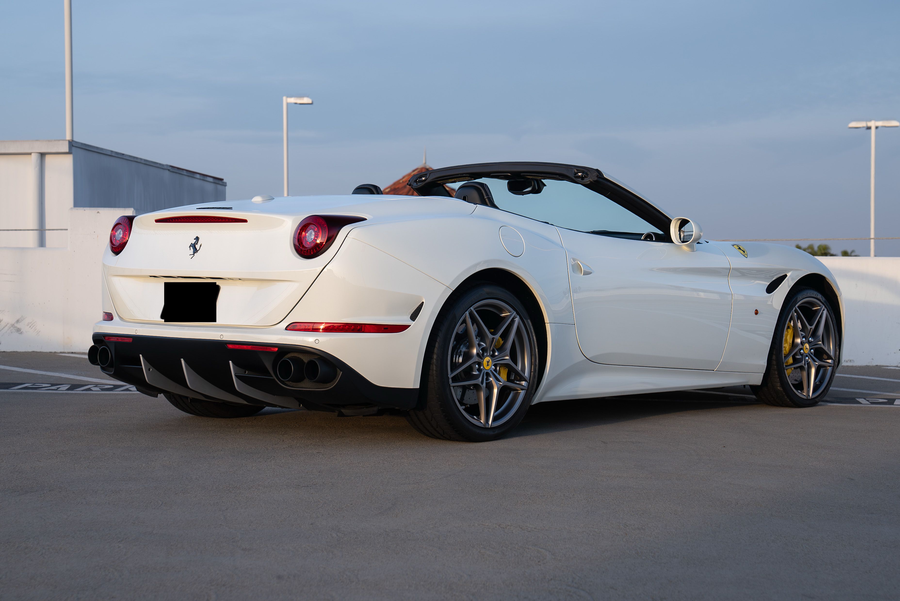 Used 2017 Ferrari California T RWD image 10