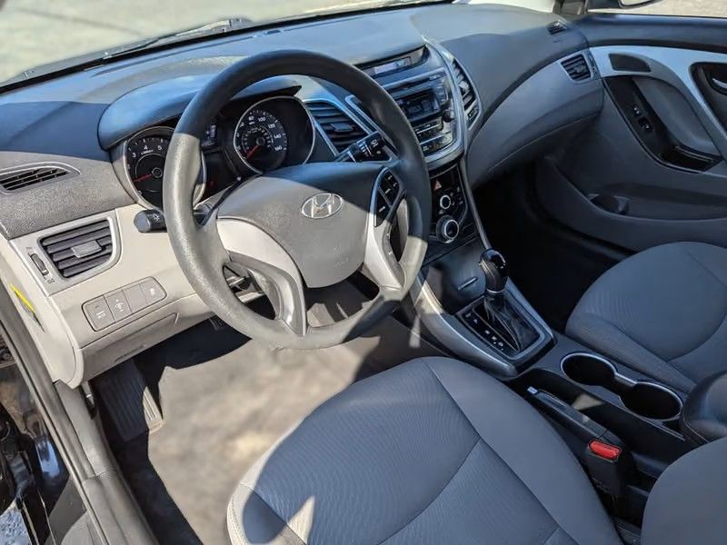 Used 2016 Hyundai Elantra SE w/ Option Group 02 FWD image 9