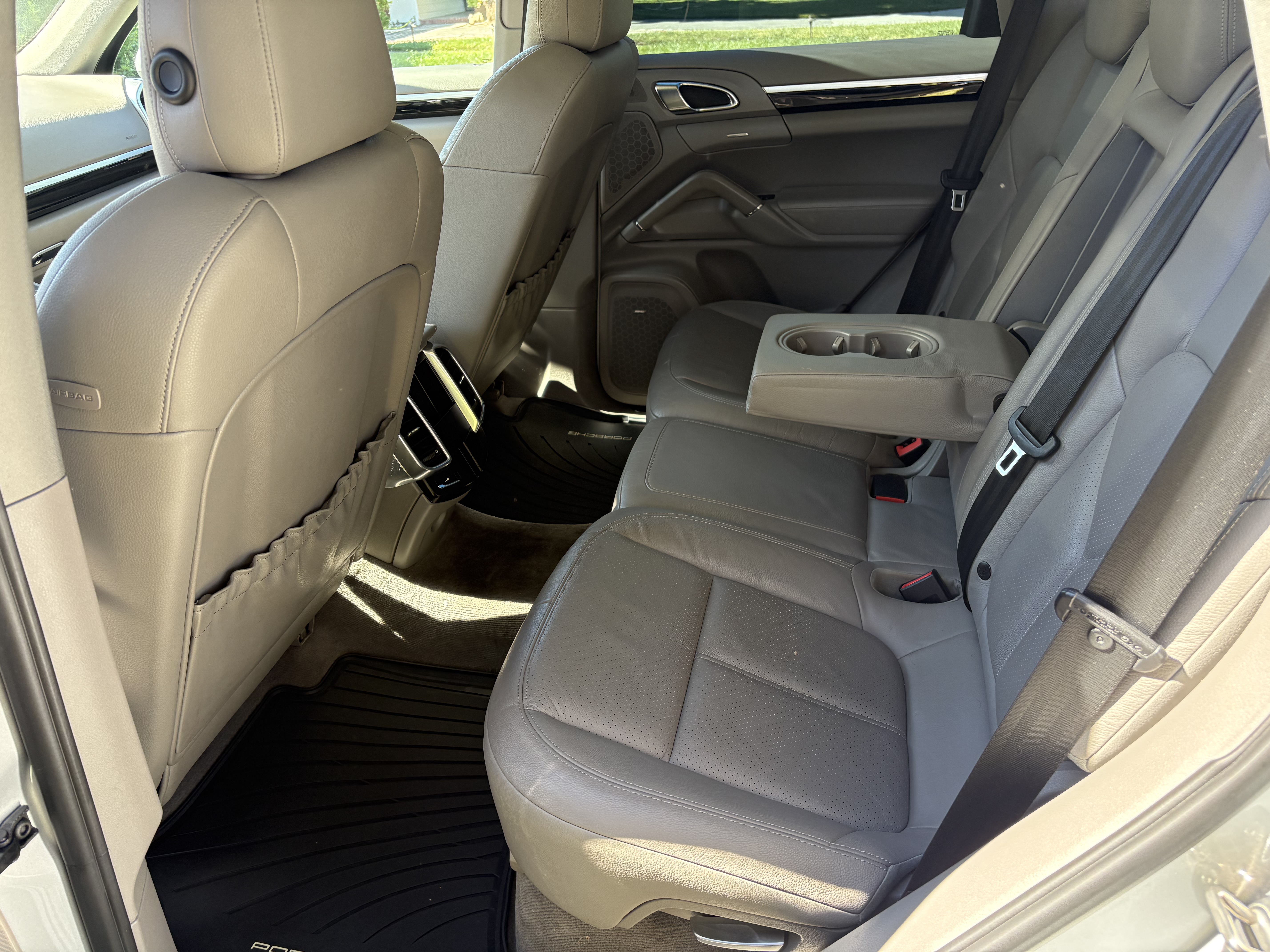 Used 2012 Porsche Cayenne S AWD/4WD image 5