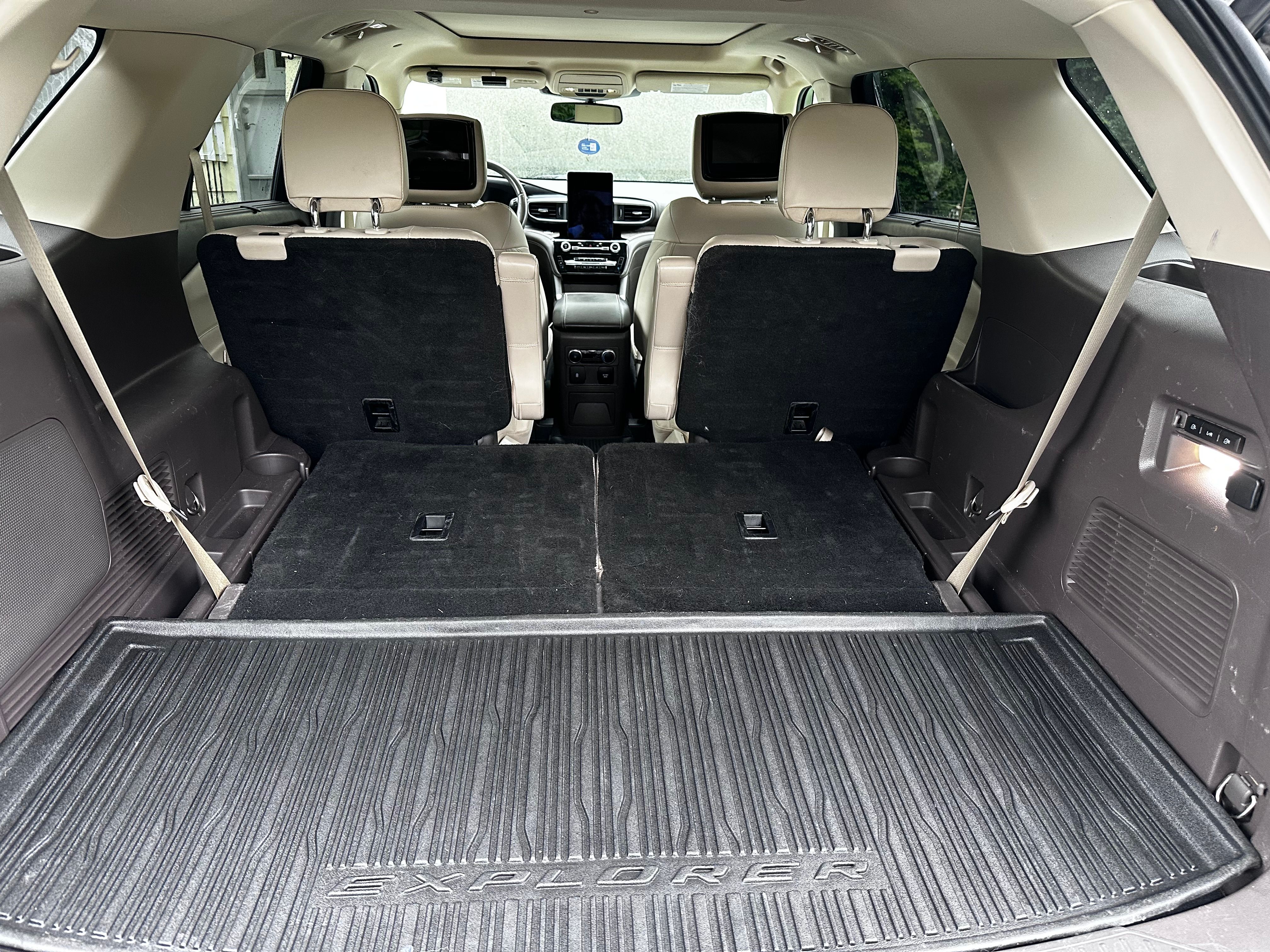 Used 2023 Ford Explorer Platinum w/ Technology Package AWD/4WD image 16