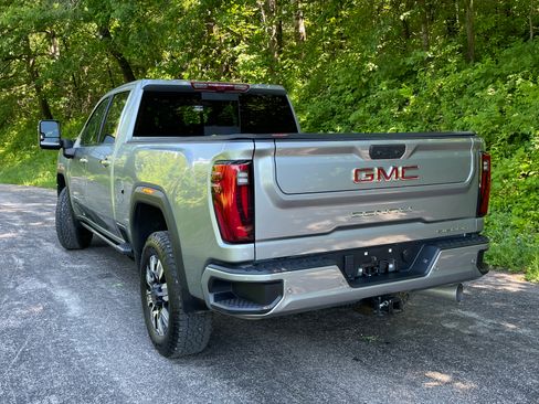 Used 2025 GMC Sierra 2500 Denali w/ Denali Reserve Package AWD/4WD image 5