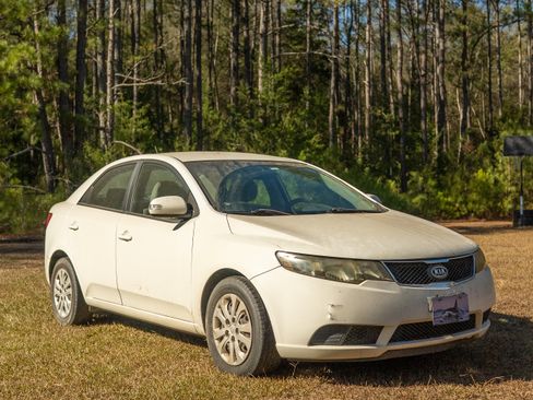 Used 2010 Kia Forte EX image 15