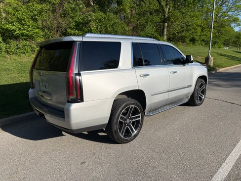 Used 2016 Cadillac Escalade Luxury image 4