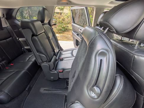 Used 2017 Nissan Pathfinder Platinum image 14