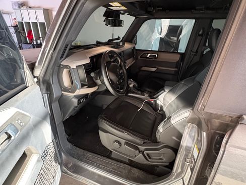 Used 2023 Ford Bronco Wildtrak image 4