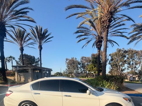 Used 2017 Honda Accord EX-L image 2