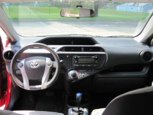 Used 2013 Toyota Prius C One image 6