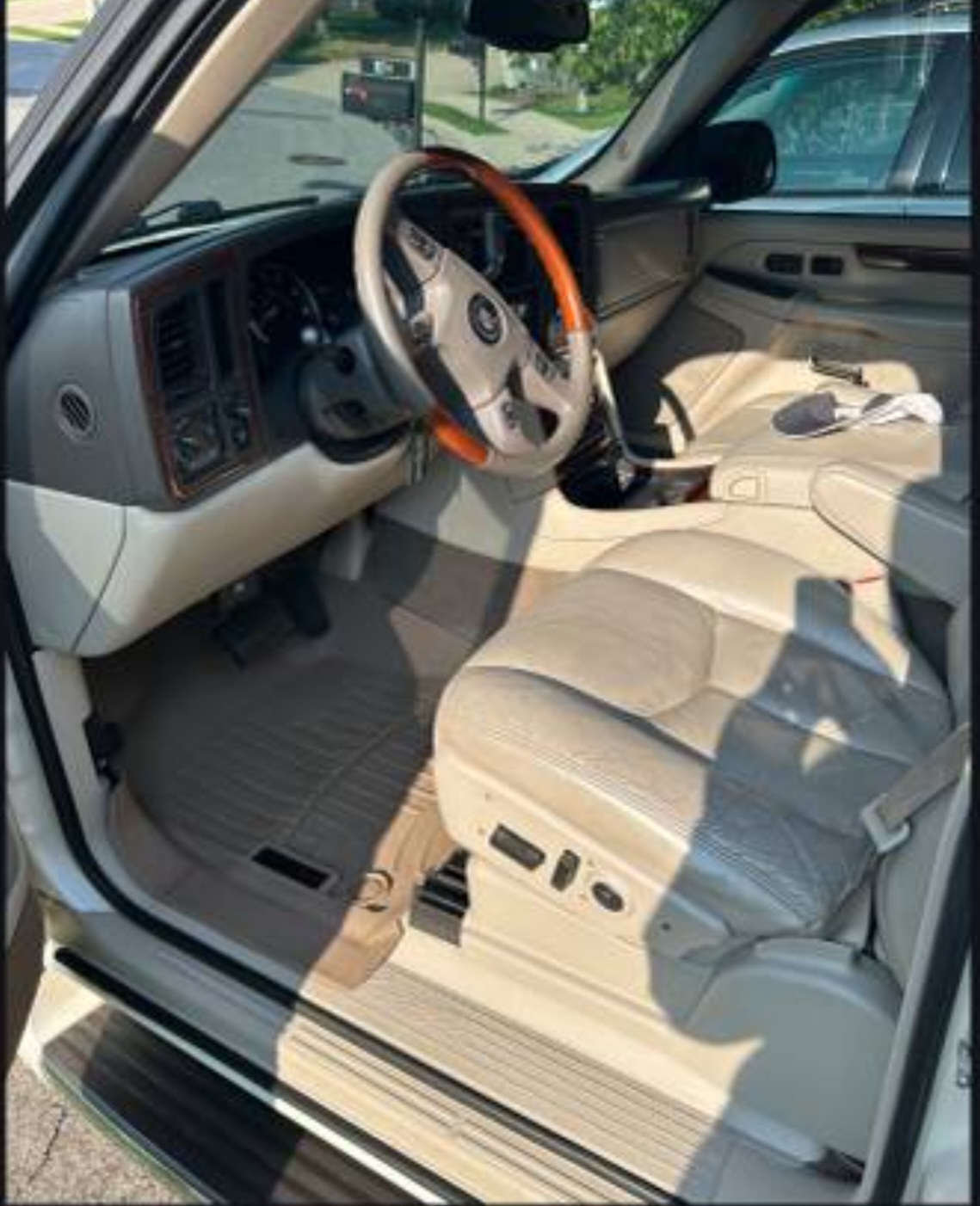 Used 2004 Cadillac Escalade AWD image 8