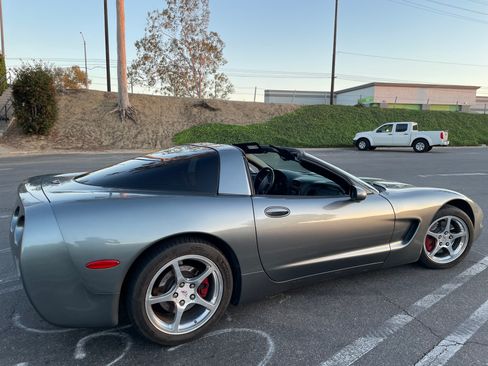 Used 2004 Chevrolet Corvette Coupe w/ Preferred Equipment Group RWD image 11