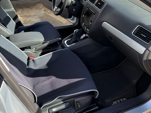 Used 2013 Volkswagen Jetta SE image 2