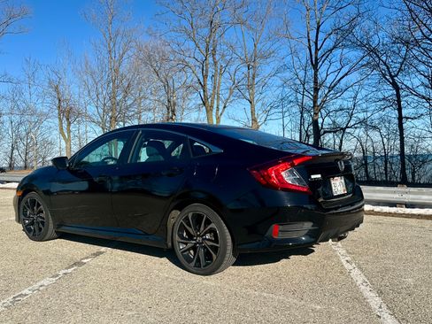 Used 2019 Honda Civic Sport image 2