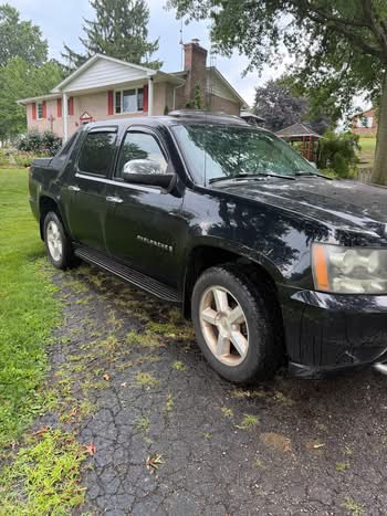 Used 2007 Chevrolet Avalanche LT w/ LT Preferred Equipment Group AWD/4WD image 2
