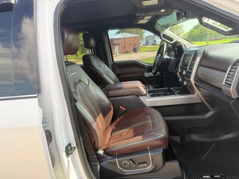 Used 2017 Ford F350 Platinum w/ FX4 Off-Road Package AWD/4WD image 27
