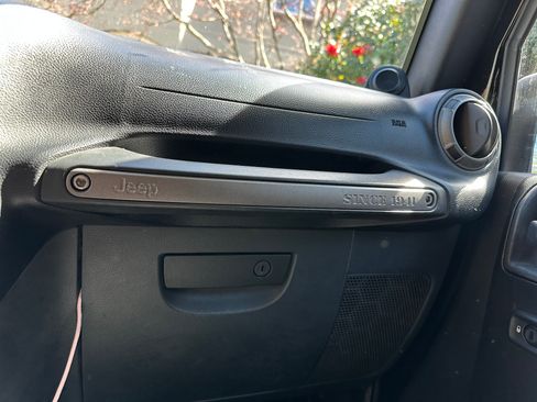 Used 2011 Jeep Wrangler Unlimited Sport image 10