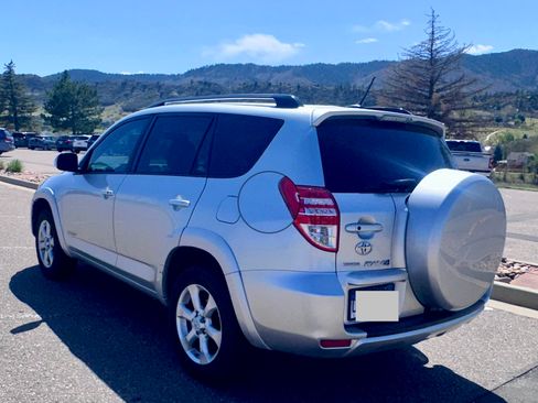 Used 2009 Toyota RAV4 Limited image 9