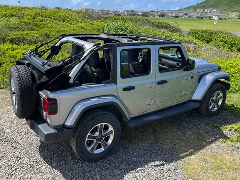 Used 2018 Jeep Wrangler Unlimited Sahara image 15
