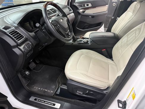 Used 2018 Ford Explorer Platinum image 21